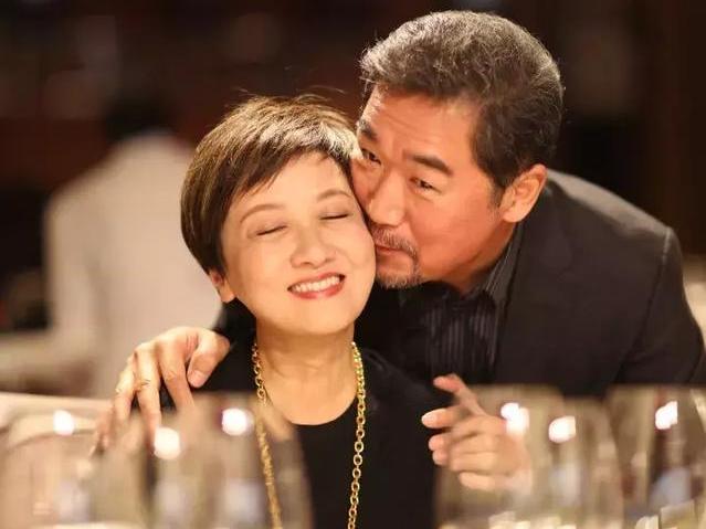 邓婕60岁生日上,张国立读情书深情告白,看. 来