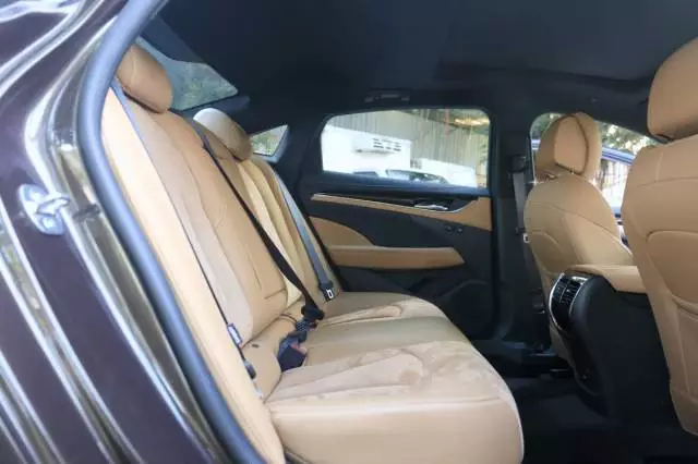 后排轻松翘二郎腿,这款合资B级轿车的空间最适合家用