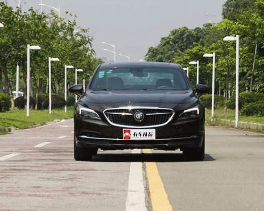 后排轻松翘二郎腿,这款合资B级轿车的空间最适合家用