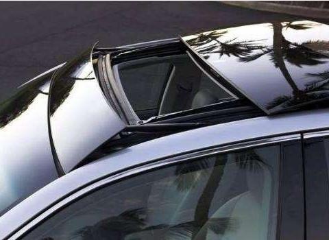 4S店内部员工告诉你: 为什么新提的车有味, 而店里的展车却没有!