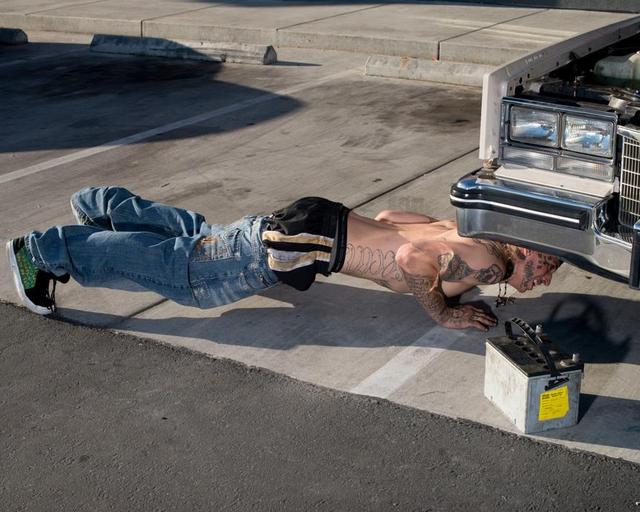 汽车坏了,中国人跑4S店,美国人却自己动手,差异