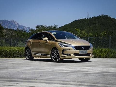 奔驰宝马满街跑，奥迪俗气又显老，这两款豪华车回头率肯定高