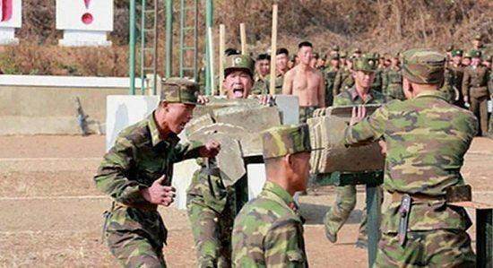 让你见识朝鲜特种兵到底有多狠,比斧头帮还厉