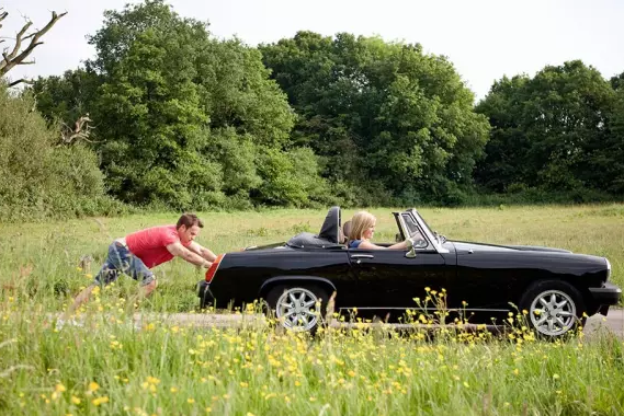 停车后这5个动作不能做！否则自驾路上要吃大亏！