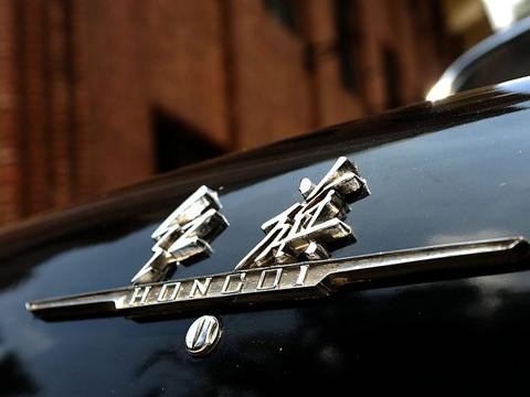 国产老大哥红旗出了轿跑？怕是没人买奥迪了！