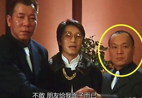 他是古惑仔中的大B哥，如今出行160万豪车，百万车牌更抢眼！