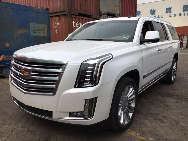 17款凯德拉克凯雷德庞大的身躯让人肃然起敬