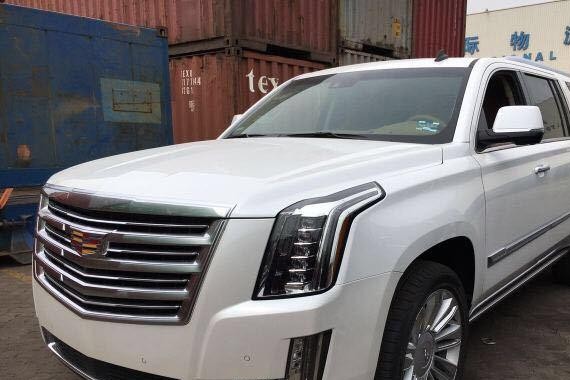 17款凯德拉克凯雷德庞大的身躯让人肃然起敬