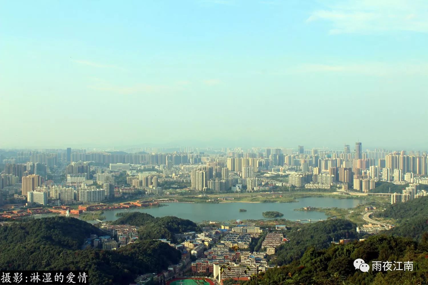 岳麓山山顶观景台鸟瞰尽是星城长沙美景看风景的人亦是风景