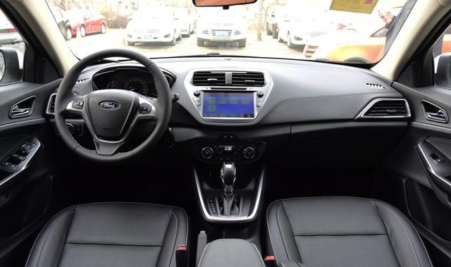 日产轩逸和福特福睿斯哪个更适合家用?懂行的这样选