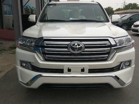 新款酷路泽4000冲沙版豪华改装黑色内饰 勇闯越野之王