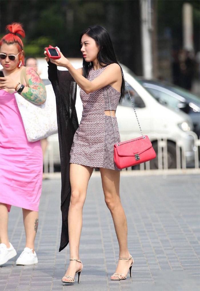 女神范: 街拍高挑长腿水嫩大白腿美女