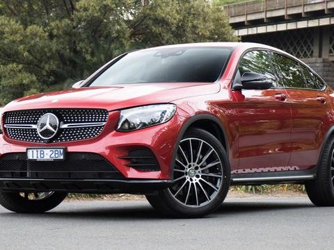 奔驰推帅气“钢炮”，配4.0T仅需5.6秒破百，怒怼宝马X6