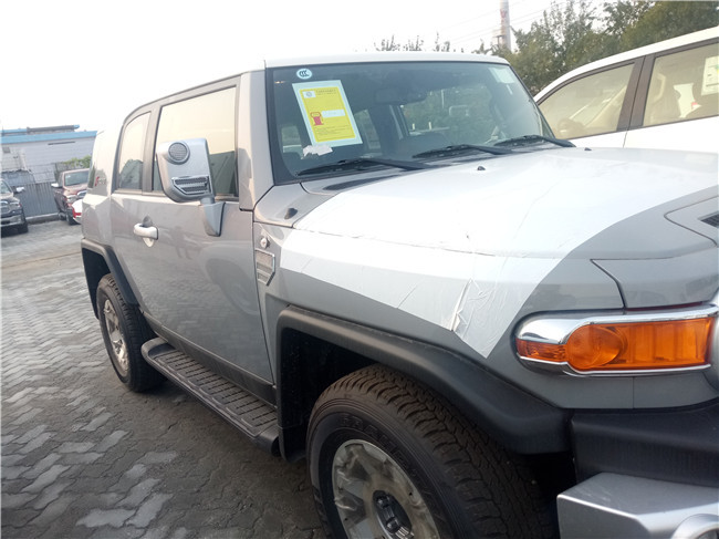 丰田酷路泽FJ2017玩味感十足对开门设计