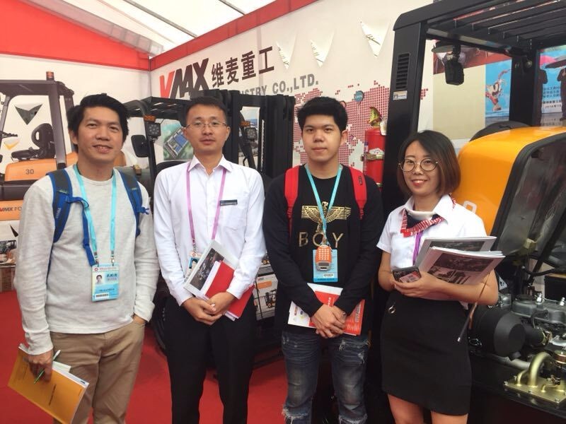 维麦人在广交会上(图6)