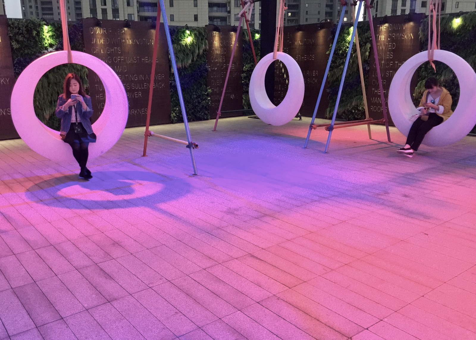 像逛完苹果店直接夜店 10月25日杭州龙湖天街