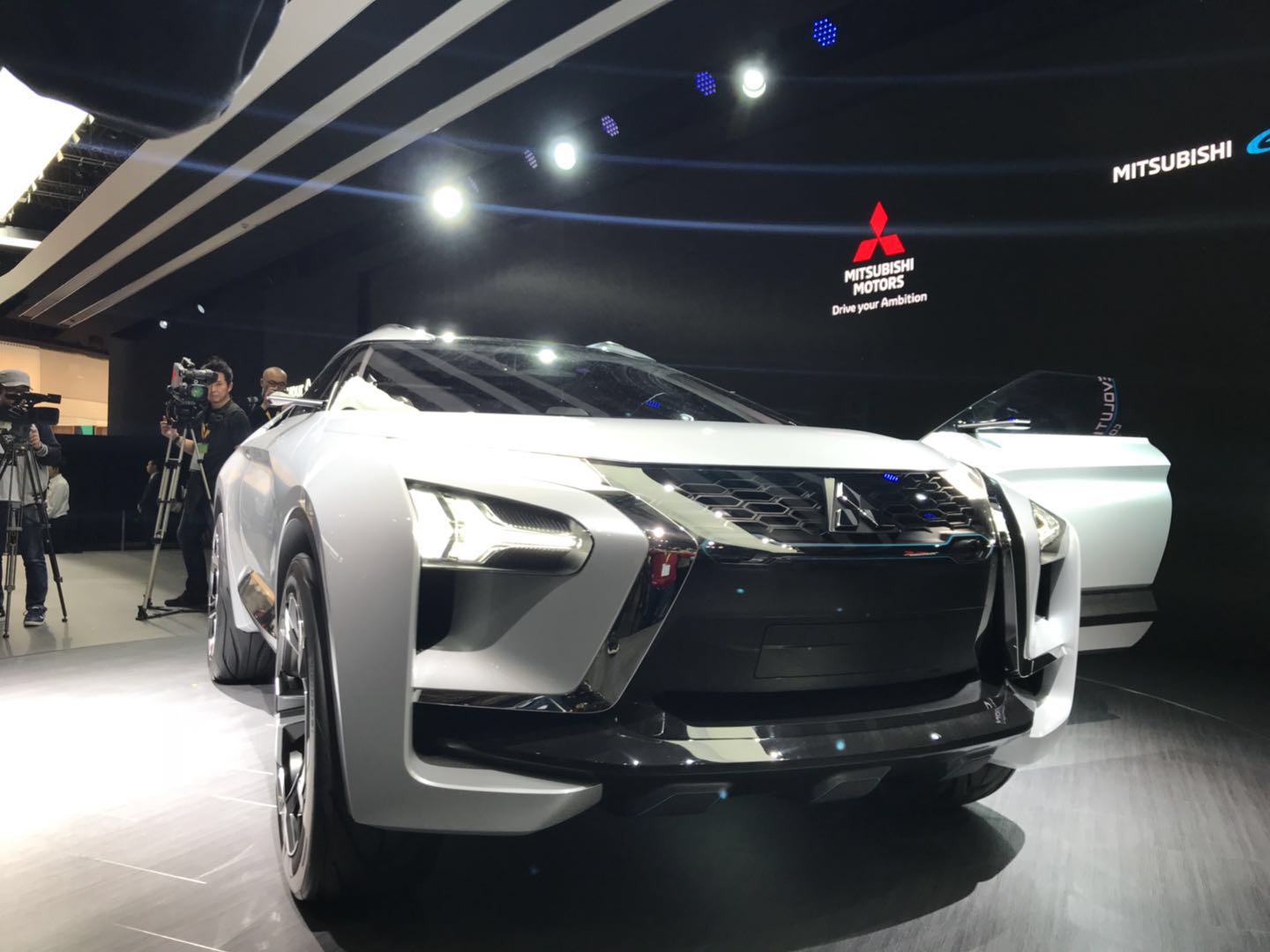 纯电驱动搭配AI系统,三菱全新概念车东京车展
