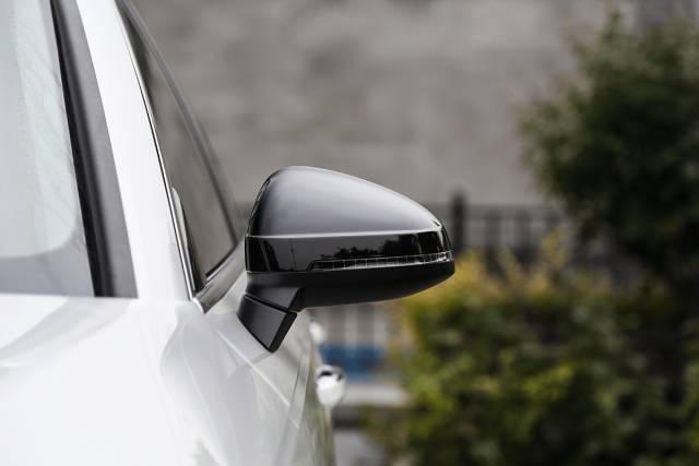 中国销量第一的豪华B级车出30周年版,性价比更高