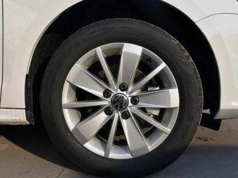 轻松年销破30万，车标就可让国人买单，丰田本田最讨厌的就是它