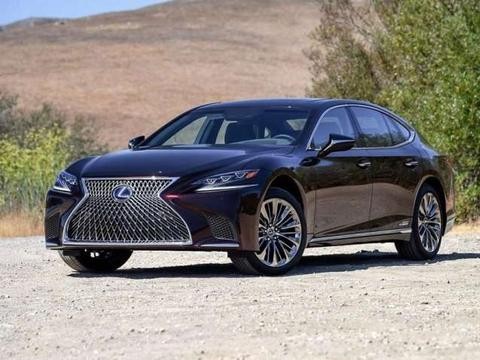 雷克萨斯唯一一款D级车，外观迷倒众人，车门一开，BBA都服了