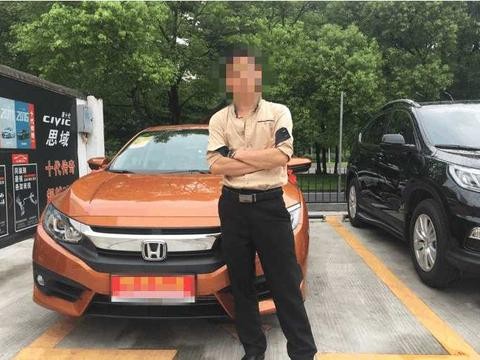 新提思域不到十天, 挡风玻璃被头碰裂, 车主欲哭无泪