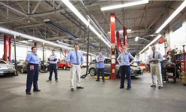 美国人工资高车价便宜,开的车却很普通?中国人