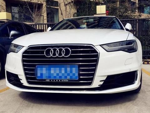 40万提17款奥迪A6L相当省油，LED转向灯亮瞎眼，车主却说他很享受