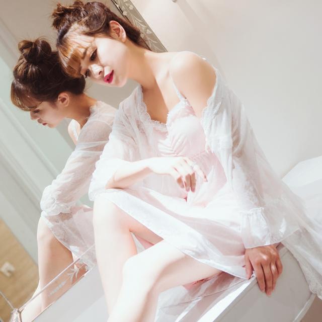 冬天,女性睡觉是穿睡裙还是穿长袖长裤的睡衣睡裤好些