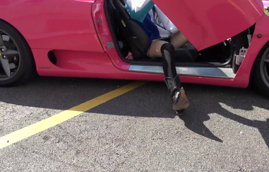 一台特殊的法拉利,车主下车却让我有想打人的