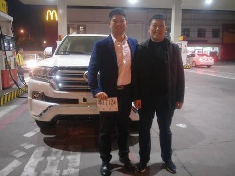 17款丰田酷路泽4000，非承载式车身全尺寸越野车不带大梁的是SUV