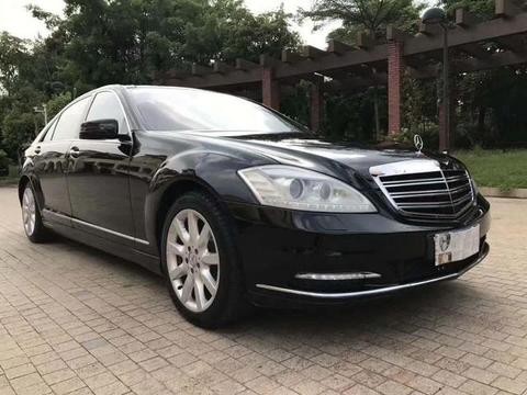 车主16万出售一台09年12款奔驰S550 黑色黑内，可以入手吗？