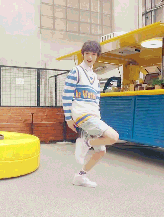 tf练习生丁程鑫登上时尚杂志 预售速度打破纪录[威武]