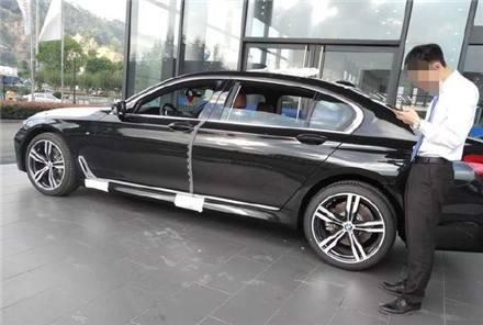 浙江一男子花120万买了一辆豪车，拿出钥匙那一刻，惊艳全场！