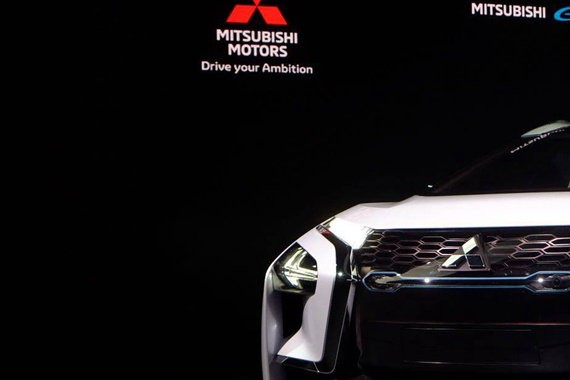 东京车展：日产展台上的「红」与「蓝」