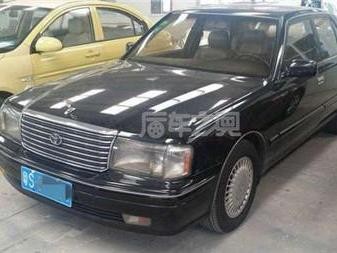 看看这96年的老丰田皇冠，油耗只要7个点，更比新车好开