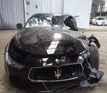 玛莎拉蒂Ghibli刹车失灵导致碰撞，安全气囊竟没有弹出？