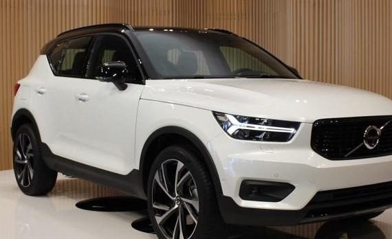 车头两把锤子，配上晃眼的价格，这车在国内要被BBA打得满地找牙