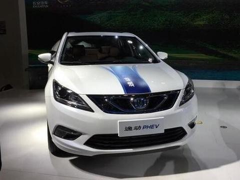 8年后停售燃油车，长安“豪言”让比亚迪掌门王传福无言以对？