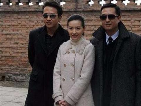 7年前他们是家喻户晓的人物，今个个豪车出行，差距不是一般大！