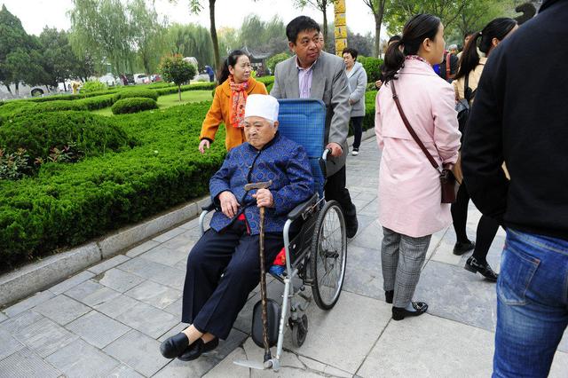解读开封铁塔倾斜的真相，原来是这样 让你想不到！