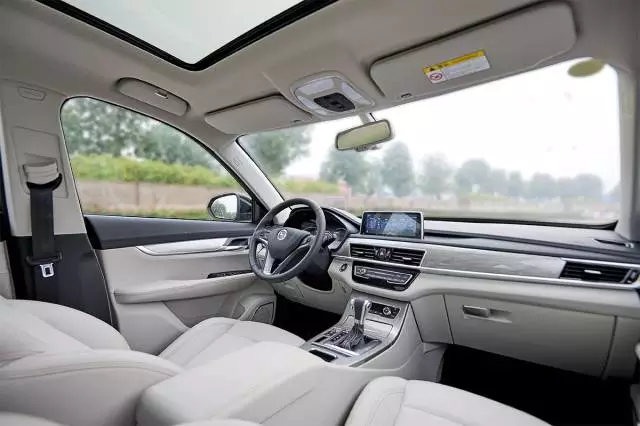 5.98万起,又一款高颜值国产SUV上市,空间秒杀同价位对手!