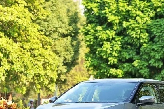 别只盯着SUV，这几款高颜值的“小鲜肉”跟90后更搭哦！