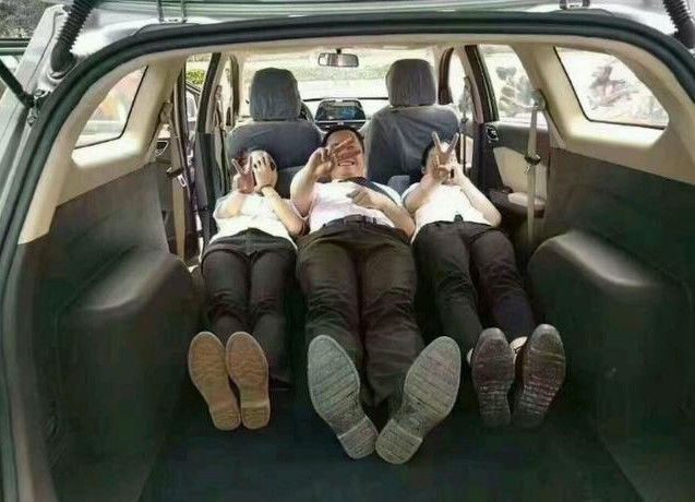 小伙5.5万提宝骏310W,空间很大,后排躺两女一