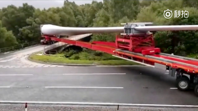 70米长卡车怎么转弯？这样的老司机千金难请！