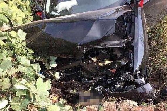 VV7遭遇猛烈撞击，后排竟然化身弹射座椅，车祸原因啼笑皆非