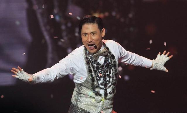 敢在三四线城市开演唱会,还场场爆满,放眼整个