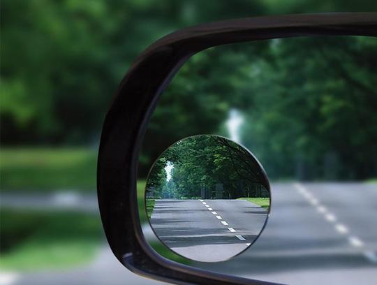 后视小圆镜能消除盲区,但是有幻觉副作用!不要