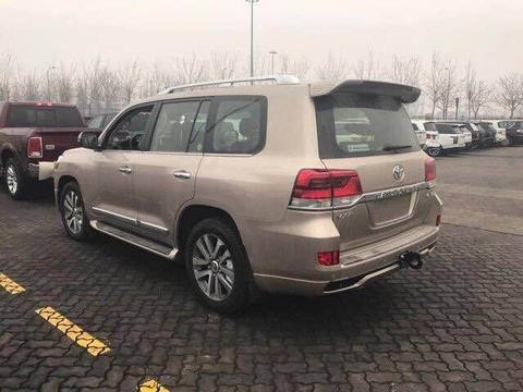 17款兰德酷路泽5700中东版12气囊霸气顶配排量V8油耗5.7L