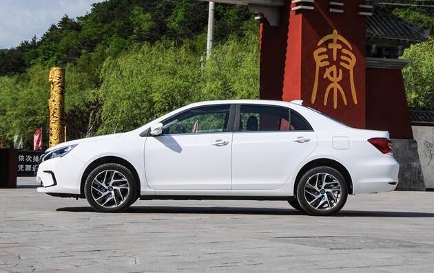 大秦问世不可一世, 纯正的全汉化汽车, 老外还是