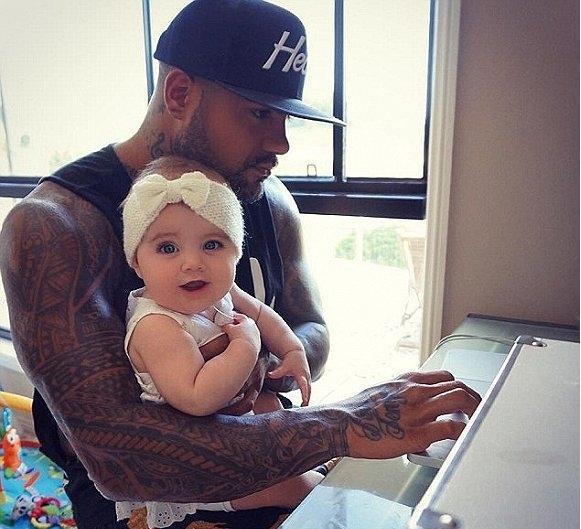 世界上最大眼睛最长睫毛的宝宝,爸爸是黑人,妈